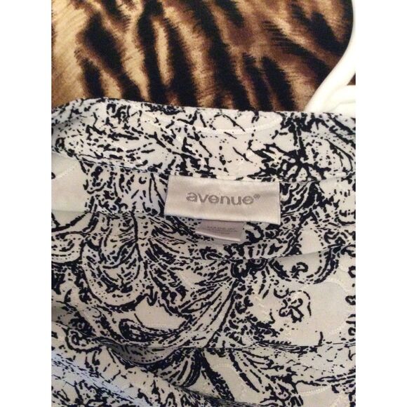 Plus Size 18/20 Black White Print blouse Womens - Picture 3 of 5